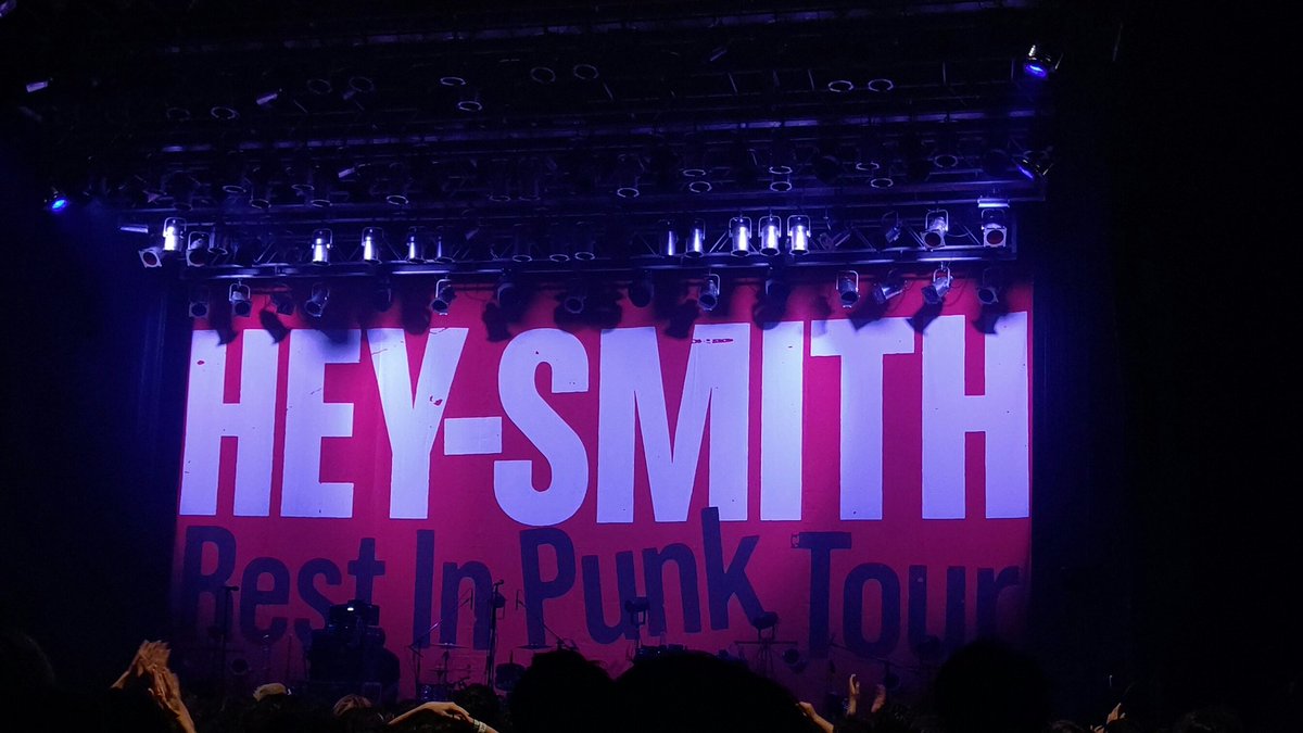 nicotine_full's tweet photo. 今日のfull3歩！

HEY-SMITHの
Rest In Punk Tour
渋谷に連れてってもらいました。
HEY-SMITH / Fat tofu(U.S) / MAYSON’s PARTY
最高のLIVEでしたぁ
なんかちょっと昔思い出してうるって来た❗️

#nicotine
#bass
#full3歩
#iny9uality
#HEYSMITH
#MAYSONsPARTY
#Fattofu https://t.co/WDJubkIsJ0