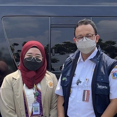 pensedih's tweet photo. pak anies emg baik bgt, waktu ortu gw kena covid (parah), rs dimana2 full, beliau yg bantu cari rumah sakit. padahal kita ktp bekasi. trs bbrp waktu setelahnya gw berkesempatan bertemu beliau, hal pertama yg beliau tanya ke gw “gimana kabar ayah dan ibu? udah sembuh?”🥺 https://t.co/rUQzFW87uU
