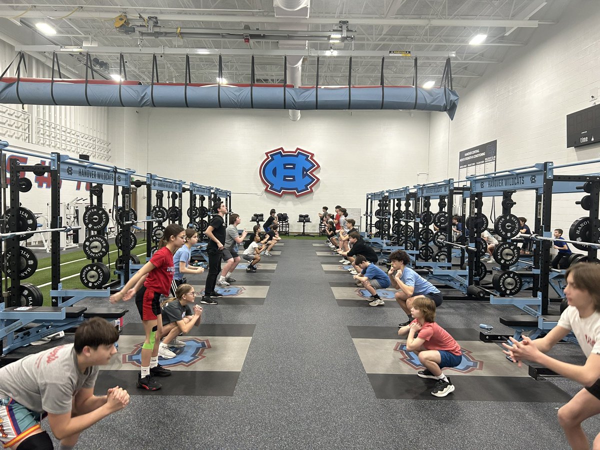 Coach_Grezenko's tweet photo. Middle Schoolers stacking weeks! Tested flys, jumps, and hammering the basics! There is no “special program” or “magical exercise.” It comes down to doing the basics with ELITE discipline! #BuildingApexPredators #CookingOnTheLake @HCHSWildcats @hcsc219 https://t.co/MQIBr6fTw6
