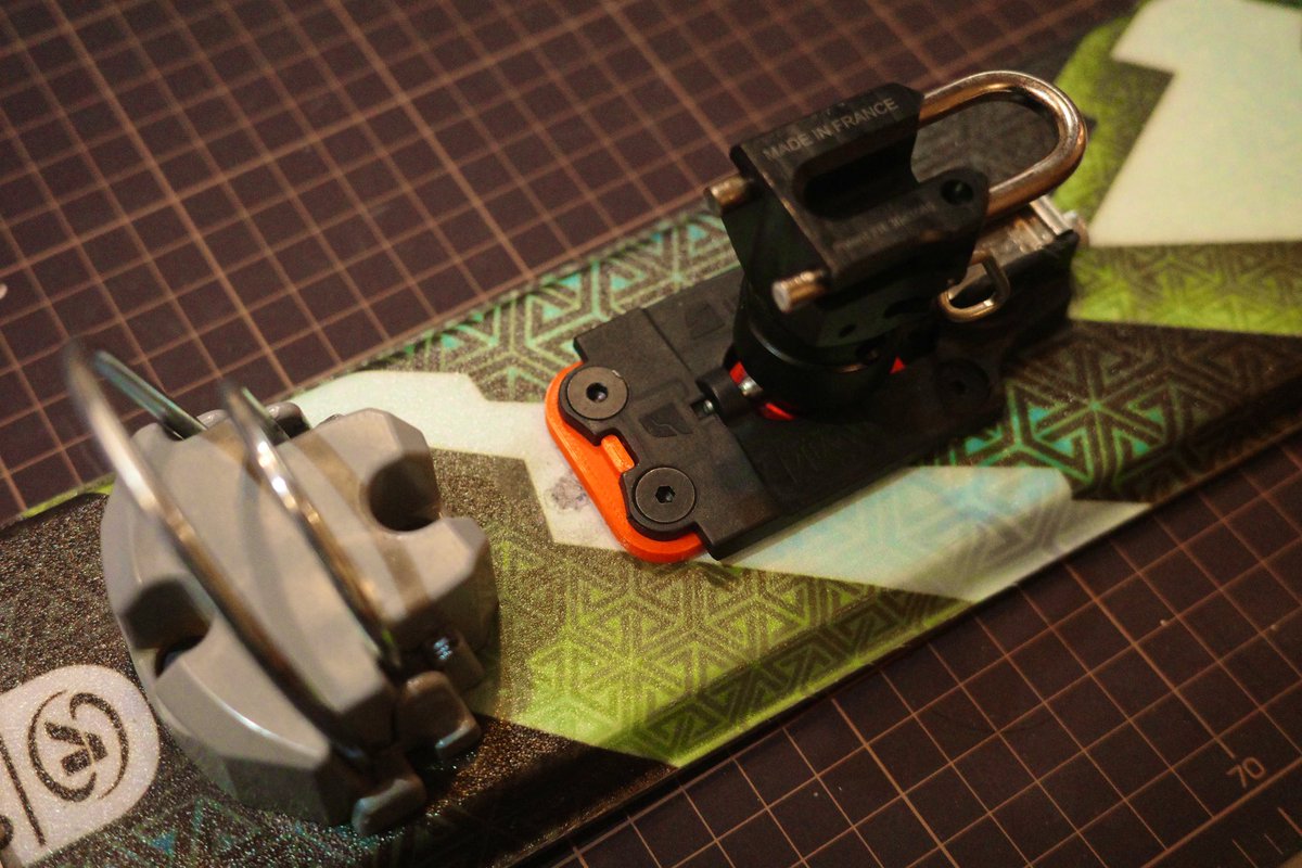 wanderlust_eq's tweet photo. 3Dプリンタで初出力。Meidjoのアルペンヒールを単体でスキー板にマウントするためのスペーサー。ニーズは、、ない、よね。。TTSとかLynxに追加してテレマーク/アルペンのハイブリッド機にしたいとき用 #meidjo #TelemarkSki https://t.co/iiMMnCk7EJ