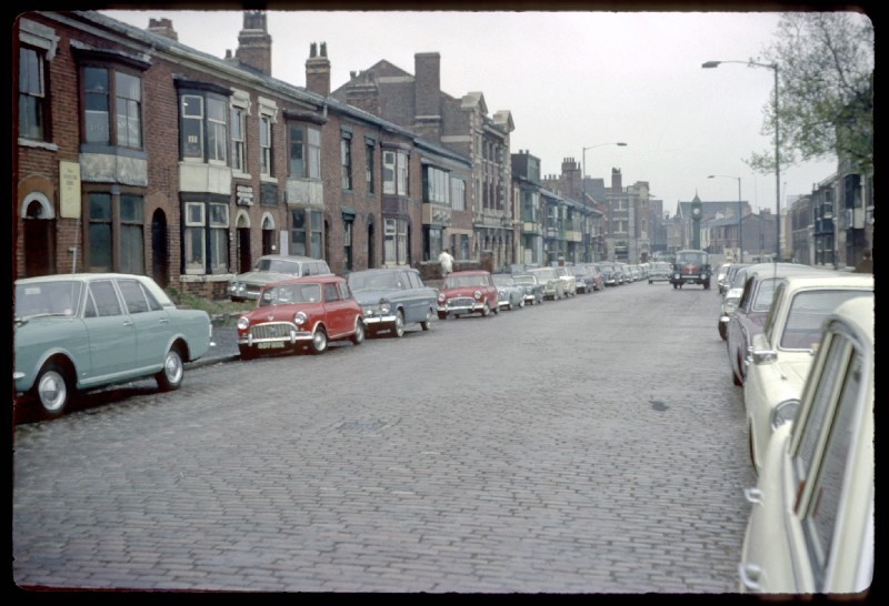 Button_Factory's tweet image. #TBT Vyse Street in The Jewellery Quarter back in the day, what&apos;s your year prediction? 🚗🔙

Amazing image by Phyllis Nicklin 📷