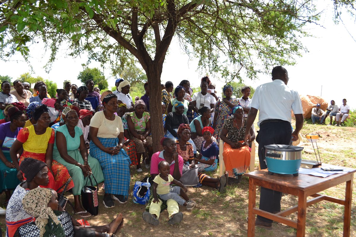 In our project dabbed #Energizing women; we take advantage of social gatherings such as chief barazas and church gatherings to educate our communities on the benefits of adopting #Clean lighting and cooking. @kioli_john @Mary_mutemi1 @omenyi_brian @Brian_misiati #CleanEnergy