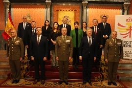 DefensaCom's tweet photo. Reunión de Embajadores de la #MarcaEjército en el #CGFT, cuya representación institucional ostenta el teniente general Carlos Melero Claudio, jefe de la Fuerza Terrestre. https://t.co/Nb5rEi27mQ https://t.co/8z8ujEJ6e7 https://t.co/qgDjLHkgWp