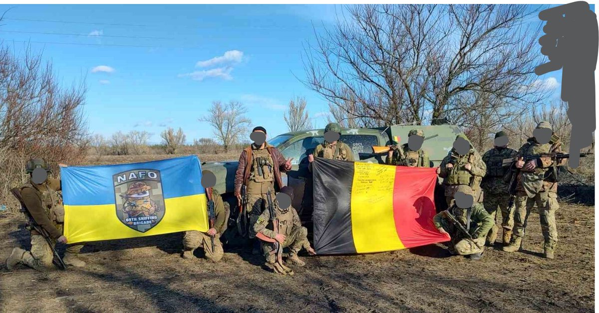 RomboutLuc's tweet photo. Where 🇧🇪 colours fly.
One of 2 pick-up vehicles crowdfunded by Belgian civilians (!!!) @belgiannafo  through @69thSB , already at their unit.
The vehicles are equiped with EW jammers and will protect AFU troops against RUS drones (UAV).
@Berrveld Renaud dKdD
💙💛 https://t.co/8oNy52k4cA