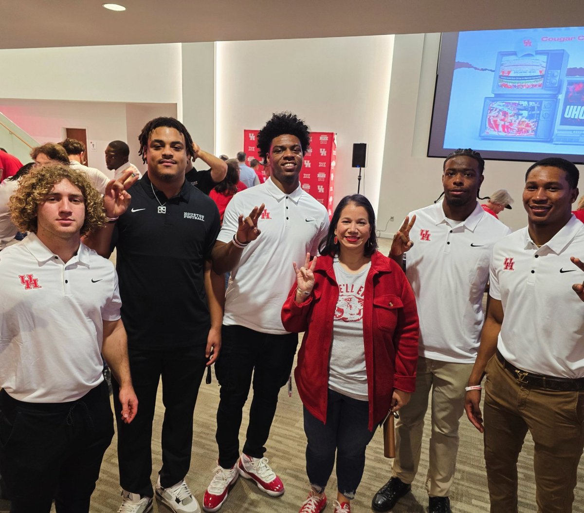 historywithedge's tweet photo. Welcome to our NEW @UHCougarFB Coogs!!!
#NationalSigningDay #GoCoogs #HTownLockdown #FritzEra https://t.co/lgeMyPpBjm