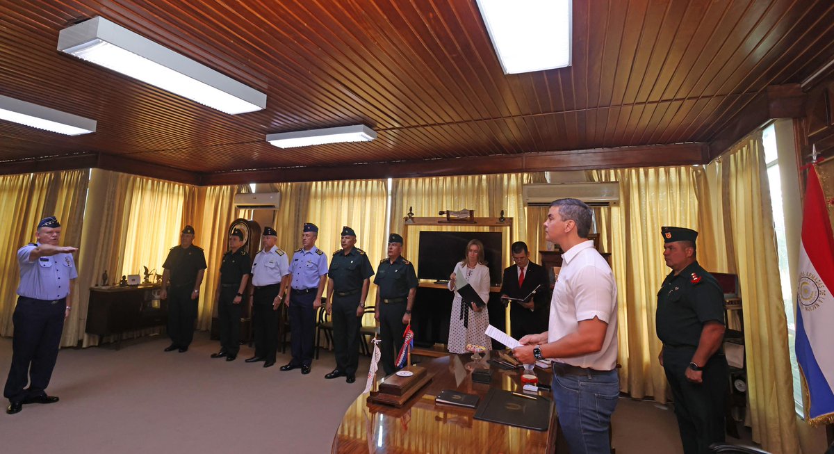 InfoANRpy's tweet photo. El Señor presidente de la República y comandante en Jefe de las FF.AA de la Nación, @SantiPenap desarrolló su jornada castrense en la #ACADEMIL.
📍#Capiatá https://t.co/vyNyHHcEqo