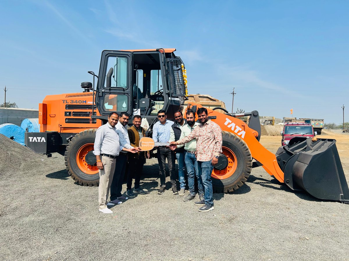 Esinfraserve's tweet photo. Click to know more about this amazing machine : https://t.co/sRs2rD8Pva
Call us for more details: +917489900153
.
.
.
.
#TataHitachii #esinfraserve #ChaloDeshBanaye #happycustomer  #customerMeet  #powerful #fuelefficient #WheelLoader #keyhandover #Loader #tl340h #TL340HPrime https://t.co/JL75OVwsgj