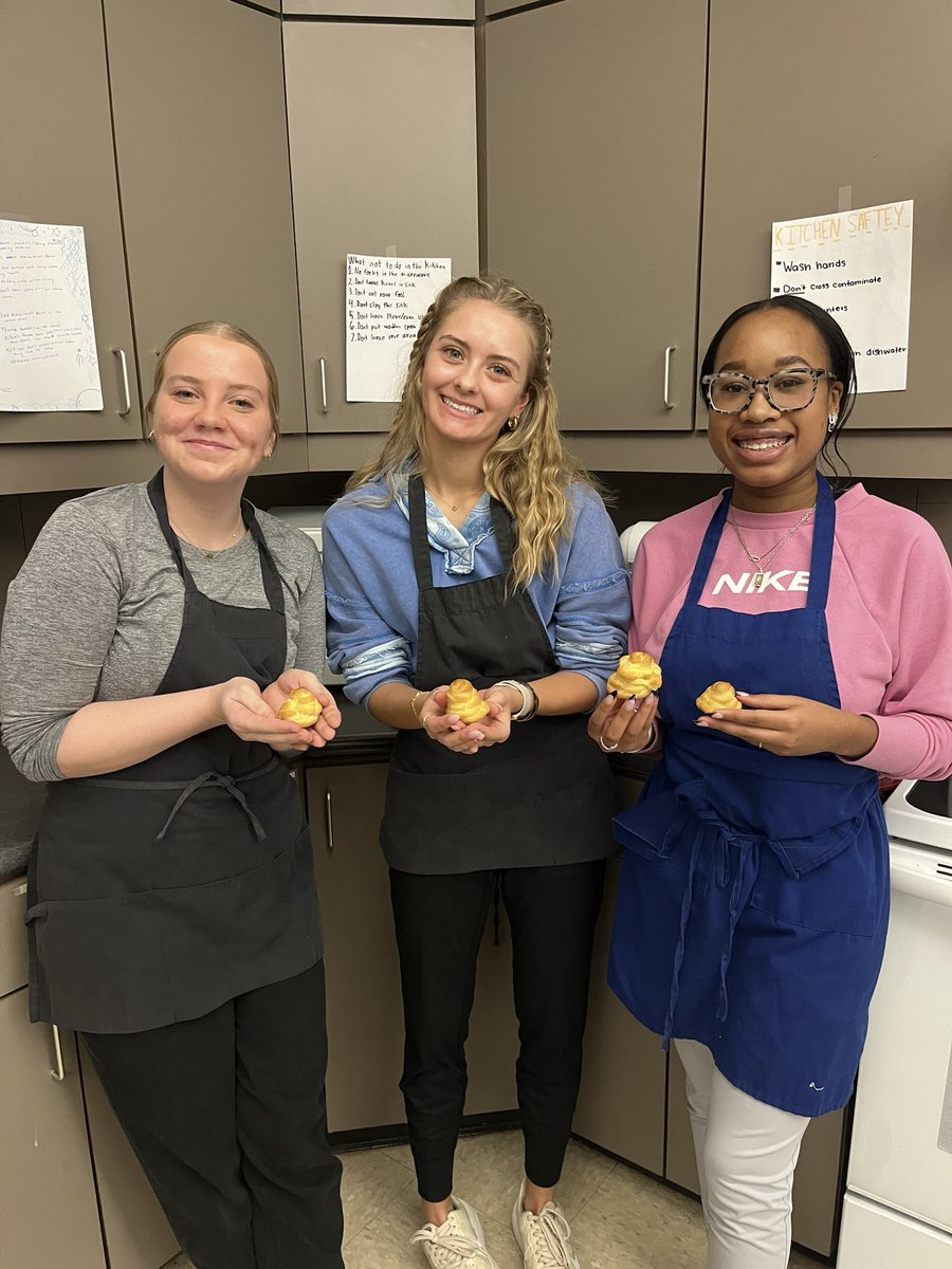 botkinfcs's tweet photo. ⭐️ Cream Puff Lab ⭐️

Foods 3 mastered making pastry dough 👏🏼
•
•
•
#fcs #facs #familyconsumersciences #familyandconsumersciencesteacher #fccla #cfhs #everystudenteveryday https://t.co/RY79f1uCXa
