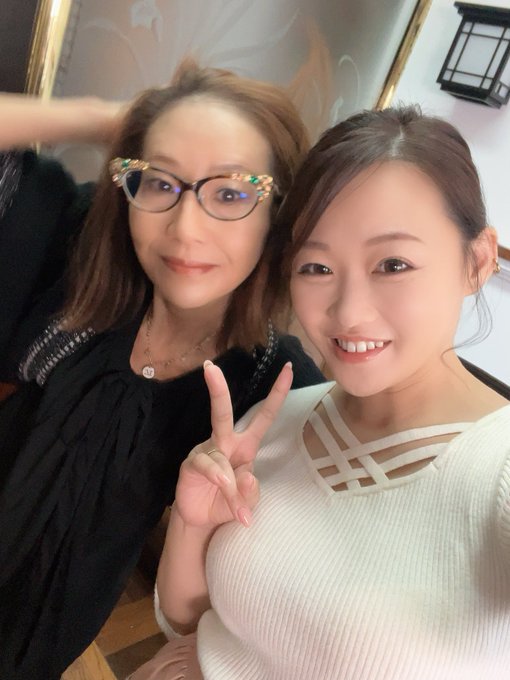 撮影おーわり✨️ 今日は葵マリーさん@ryuryunoryu  がお土産持って取材にきてくれました💕 発売が楽しみっ💕 グローバルメディアさん、 マリーさん 奈加あきらさん@nawanaka1mon  ありがとうございました✨️<a class="tags" href="/tag/ryuryunoryu">@ryuryunoryu</a><a class="tags" target="_blank" title="On Twitter" href="/?out=eyJ0eXAiOiJKV1QiLCJhbGciOiJIUzUxMiJ9.eyJpYXQiOjE3MjY4OTEwNzQsImlzcyI6InR3cG9ybnN0YXJzLmNvbSIsIm5iZiI6MTcyNjg5MTA3NCwiZXhwIjoxNzU4NDI3MDc0LCJyZWRpcmVjdF91cmwiOiJodHRwczovL3R3aXR0ZXIuY29tL25hd2FuYWthMW1vbiJ9.1PGPk57bkF5NpVJZ_1RFYUqV3Xs42ekBGBiNMRdmpePbECODHyeyv2jhYcHBe9BNe8eYJcnqVtTkocwkoyBTRA">@nawanaka1mon</a>