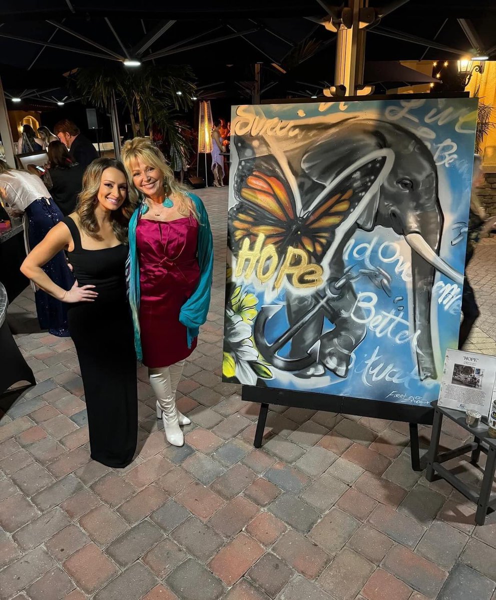 cbkmediamgt's tweet photo. That is client @kylagaler recently emceeing The Elephant in the Room Gala. The non-profit offers free & confidential services to survivors of rape, violence, crime and loss of a loved one due to crime in Collier County (FL).
#FortMyersTVNews
#WBBH
#NewsAnchor
#TeamCBK https://t.co/05eaQDvdzD