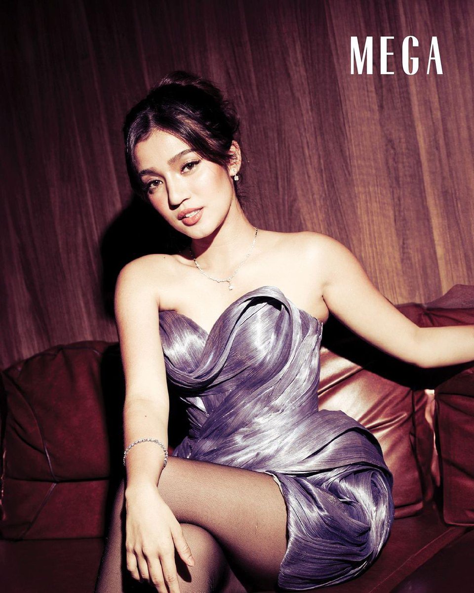 kowalerts's tweet photo. Gen Z superstar #BelleMariano graces MEGA’s 32nd anniversary party enveloped in a sculptural metallic silver gown by Ehrran Montoya. Incorporating both futuristic design elements with classic sophistication, her look perfectly complemented the celebratory spirit of innovation that has marked MEGA’s journey through the years.
(📸: megamagazine/Instagram)