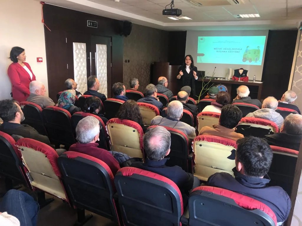 antalyailtarim's tweet photo. #Konyaaltı ilçemizde Halk Eğitim Merkezi İşbirliğinde Meyve Ağaçlarında Budama Kursumuz, #Elmalı ilçemizde Arıcılık Kursumuz başladı.
#GelecekTarımda
#TarımAntalyada

@FratErkal @ibrahimyumakli https://t.co/heevs9Iyq7