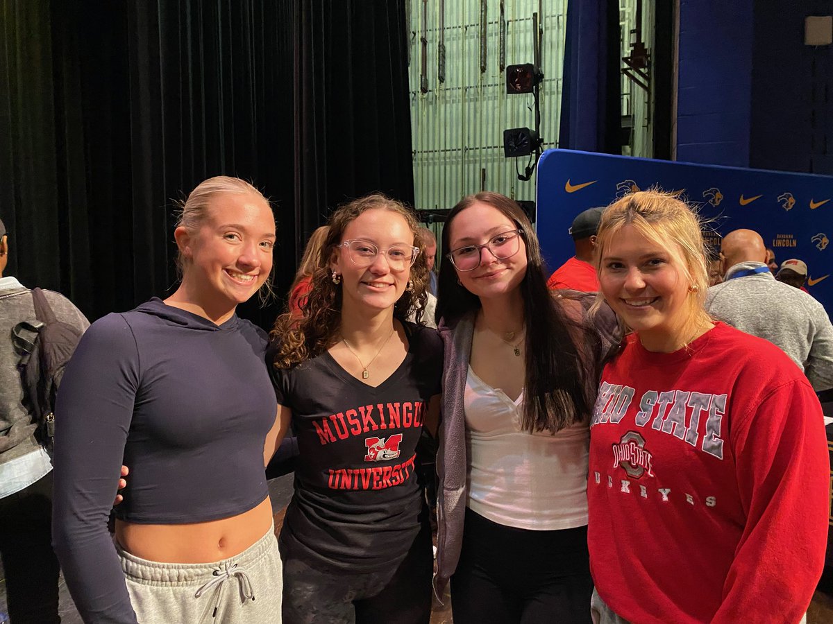minniemattie5's tweet photo. Officially a Muskie!!🤍❤️ #TheNextFour @GLHSsoftball @MVE18uHutch @MuskingumUnivSB https://t.co/zDqNabYAzN