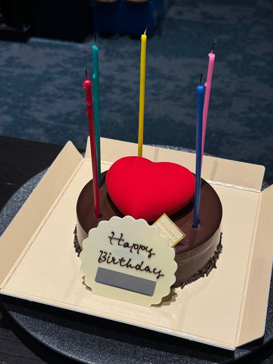 y__jjmk's tweet photo. 6回目の彼女の誕生日💐
今年も祝わせてくれてありがとう

彼女が喜んでる姿が見られて幸せです

自分自身社会人2年目になって出来ることが増えて大人な誕生日サプライズも出来て
歳とったな〜ってしみじみ感じるね https://t.co/dp6P2HHG0u