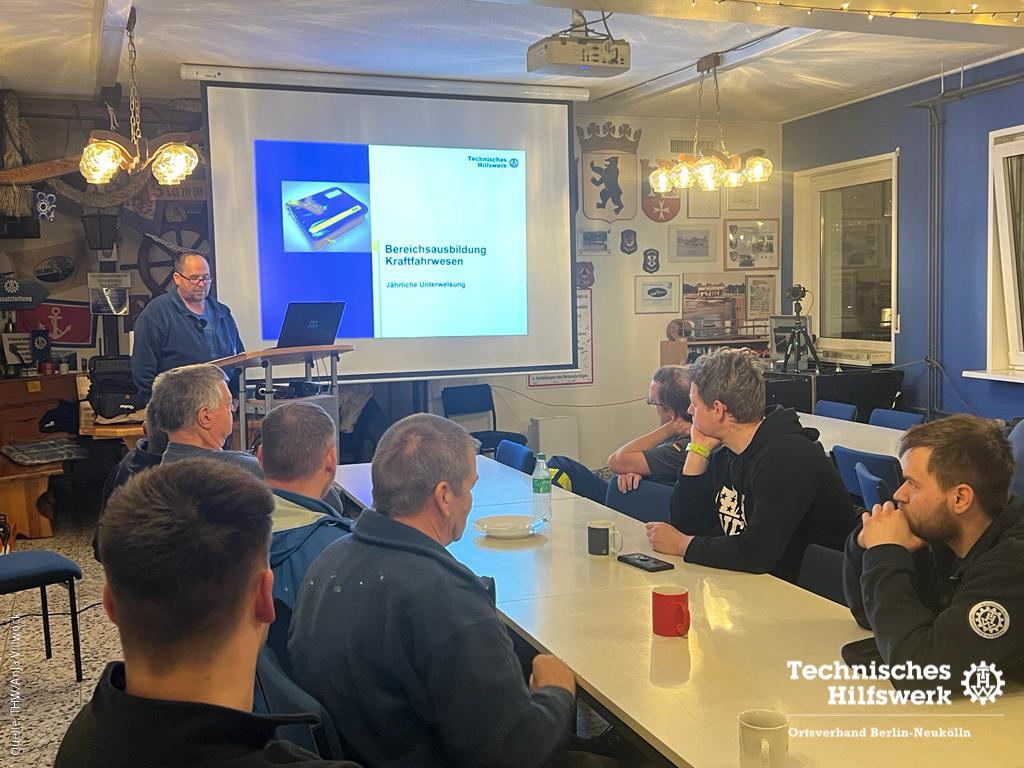 ℹ️ Von Absturzsicherung bis Seilwinde – an zwei Dienst-Abenden im Januar wurden unsere Neuköllner THW-Einsatzkräfte zum Arbeitsschutz belehrt. Ziel ist, unsere THW’ler regelmäßig für die Gefahren und Besonderheiten unseres „Arbeitsplatzes“  zu sensibilisieren. #THW #Ehrenamt