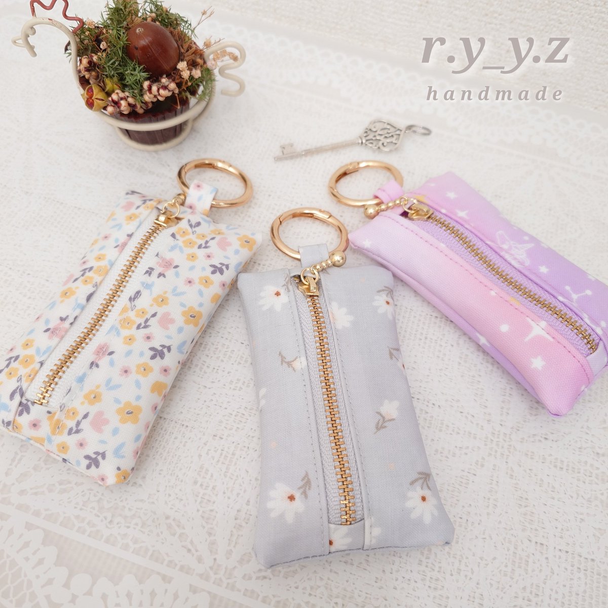 ryyz_handmade's tweet photo. こんばんは✨
花柄&amp;星座柄のリール付キーケース♡
こちらもメルカリ、minneにて販売中です♪
ぜひ覗いてみてください😊

メルカリ
https://t.co/u71q6mtJtK
minne
https://t.co/lJht60jyCC https://t.co/3lVfHS7zCF