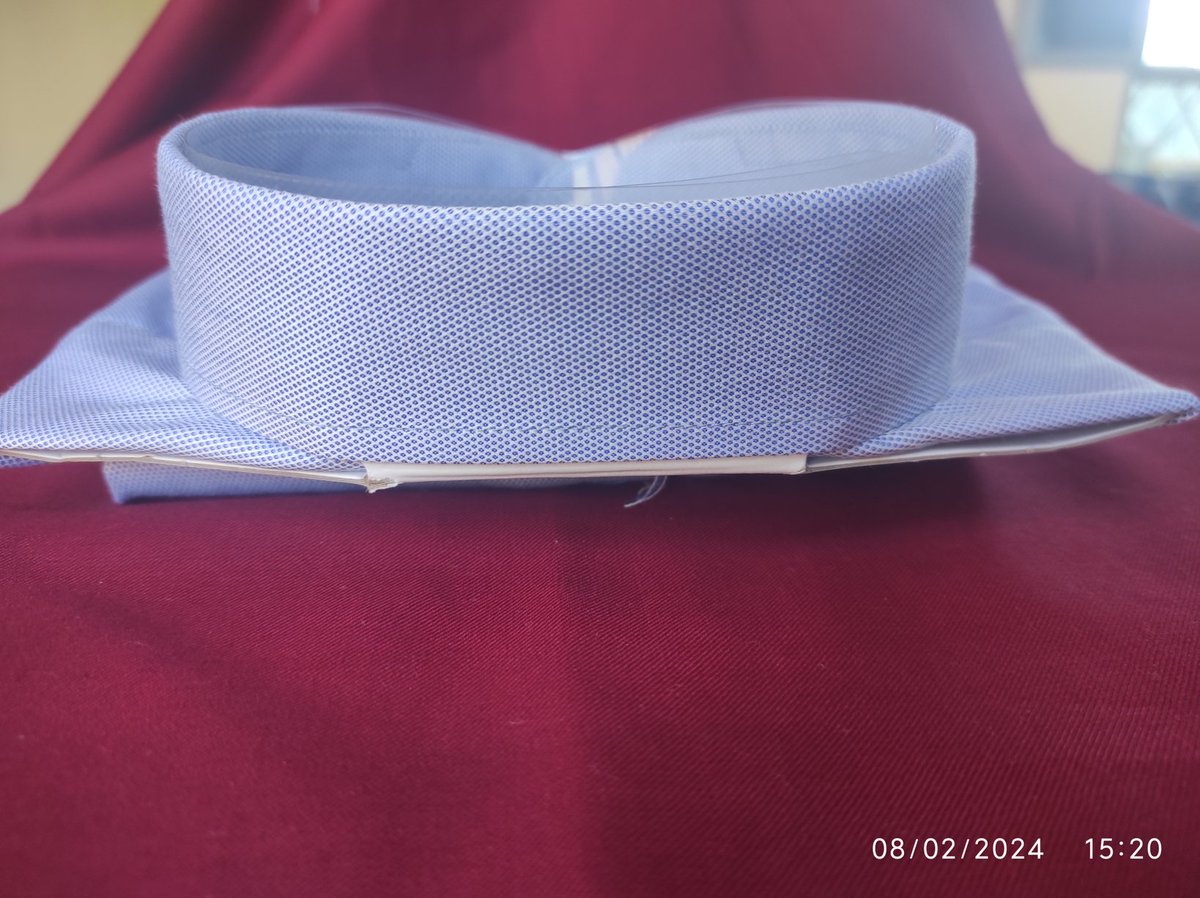 ZACOSTYLE's tweet image. Pour une élégance qui dure : optez pour une chemise sur mesure de marque  #ZACO_STYLE, synonyme de durabilité et de style intemporel.
Nous confectionnons la vôtre comme la nôtre.
(#madeinburundi #buttondown)
Contact: 68344665 (Whatsapp)