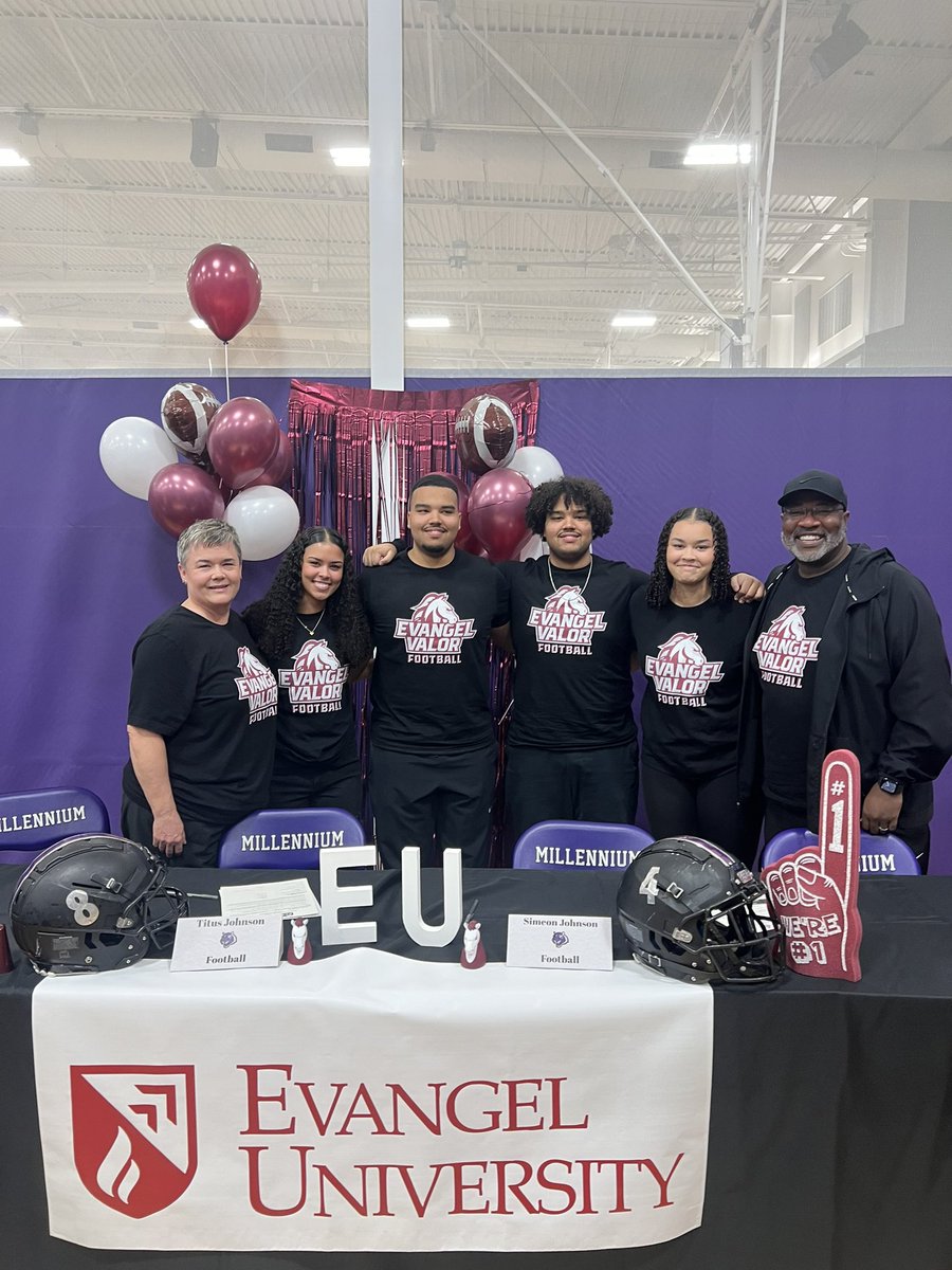 #AGTG SIGNED <a href="/CoachHepola/">Chuck Hepola</a> @CoachWellsEU <a href="/Evangel_FB/">Evangel Football</a> @CoachFlo_ <a href="/MillenniumFB/">Millennium Football</a> <a href="/CoachEarly_MHS/">Lamar Early</a>