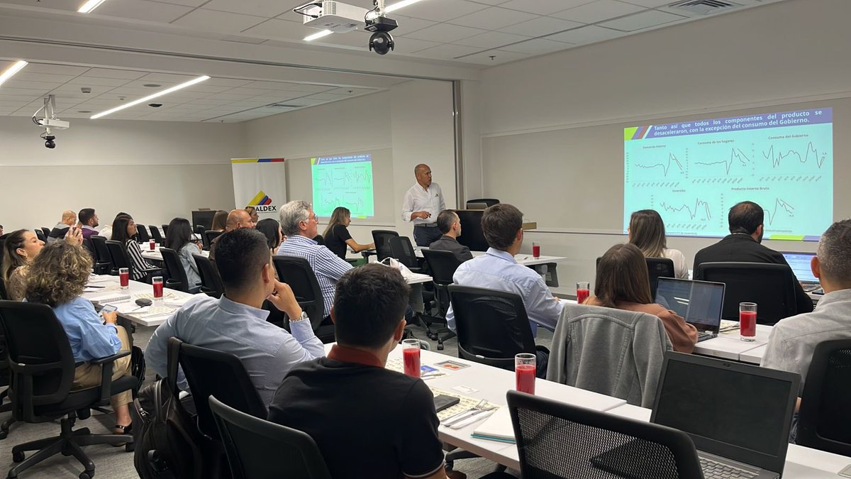 AnaldexColombia's tweet photo. #AEstaHora | Estamos junto a @solunionseguros y #eccsa en el comité de comercio exterior Eje Cafetero, hablando sobre el informe comex 2023, así como de la coyuntura y las herramientas del sector. https://t.co/DAzS4WPi6p