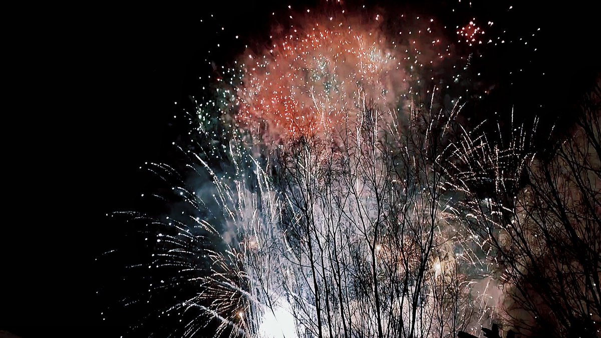 sea2528's tweet photo. 看🎆 https://t.co/F1sFMh7zci