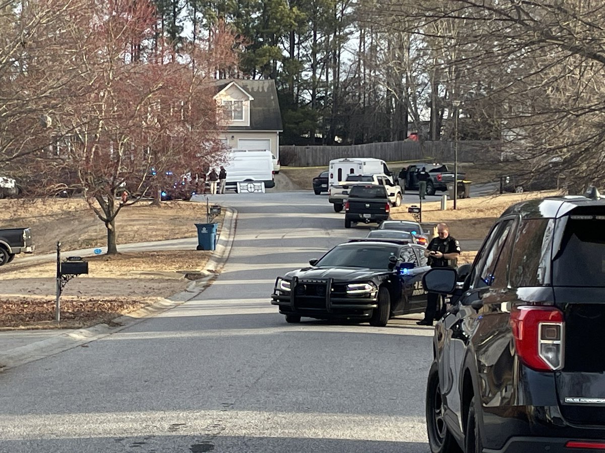 #BREAKING: Deputies in Barrow County are on the scene of home in the Kendall Park Subdivision for reports of multiple people shot. The public is not in danger according to authorities @GoodDayAtlanta