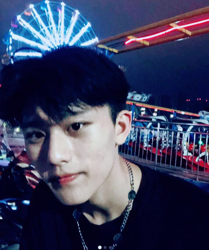hhfhunfd's tweet photo. 已经期待夏天了 https://t.co/TOFfK0wjpN