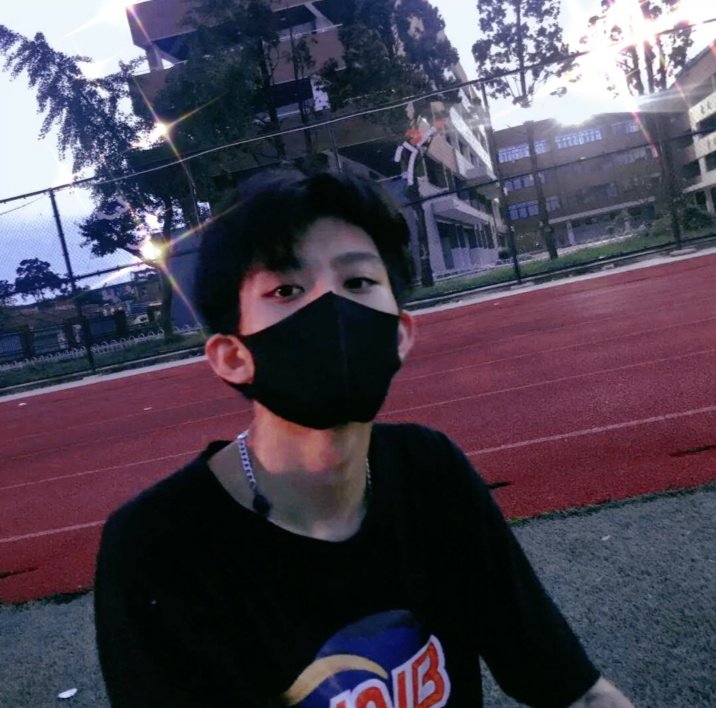 hhfhunfd's tweet photo. 已经期待夏天了 https://t.co/TOFfK0wjpN