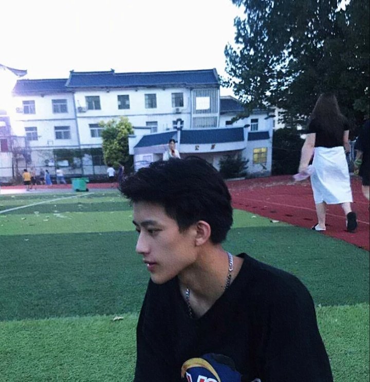 hhfhunfd's tweet photo. 已经期待夏天了 https://t.co/TOFfK0wjpN