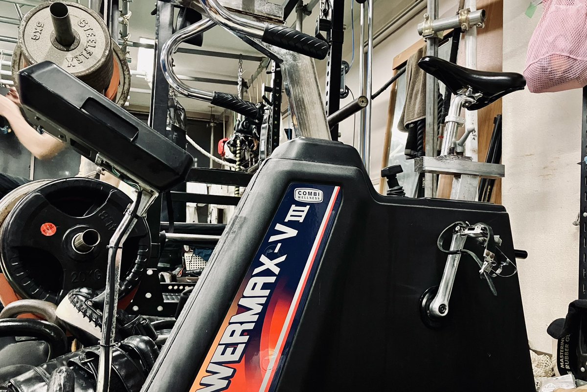 _kimuramasashi's tweet image. 2.18 Fighting NEXUS vol.34

残り10日。福岡でT-REX柔術の中村代表にチャリチャリの事を教えて貰ったばかりですが、今日岡山に戻りマイチャリチャリでジムへ行き、練習後は拷問器具のチャリチャリで追い込み。

試合に向けて最強の状態に仕上げます

#FightingNEXUS #POWERMAX #MMA #チャリチャリ