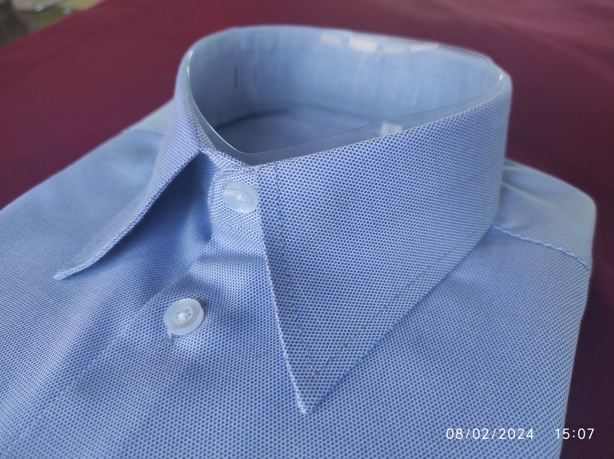 ZACOSTYLE's tweet image. Pour une élégance qui dure : optez pour une chemise sur mesure de marque  #ZACO_STYLE, synonyme de durabilité et de style intemporel.
Nous confectionnons la vôtre comme la nôtre.
(#madeinburundi #buttondown)
Contact: 68344665 (Whatsapp)