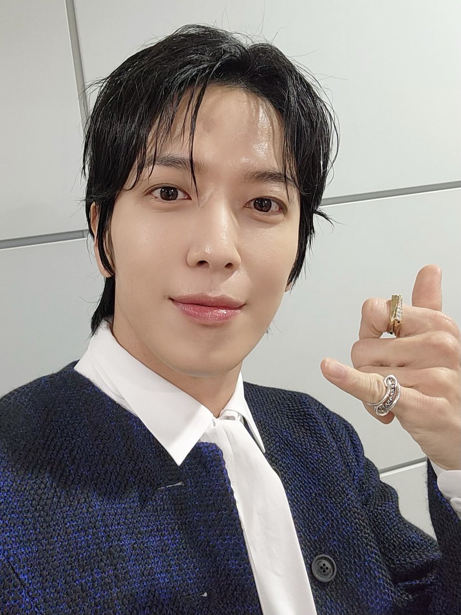 official_CNBLUE's tweet photo. [#송스틸러] 잠시 후 오후 5시 50분, MBC <송스틸러>에 CNBLUE 정용화가 함께합니다! BOICE 여러분의 많은 시청 부탁드립니다💙

#CNBLUE #씨엔블루 #정용화 #JUNGYONGHWA https://t.co/NFwp0uZLMo
