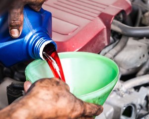 KwikKGrapevine's tweet image. Question about any of your major automotive fluids, and the maintenance tasks that may need to be done with them for your vehicle🙋🏽‍♀️❓ Tell us your year, make, and mileage, and we'll tell you what tasks are coming up! #AutoMaintenance #AutoFluids GrapevineKwikKar.com
