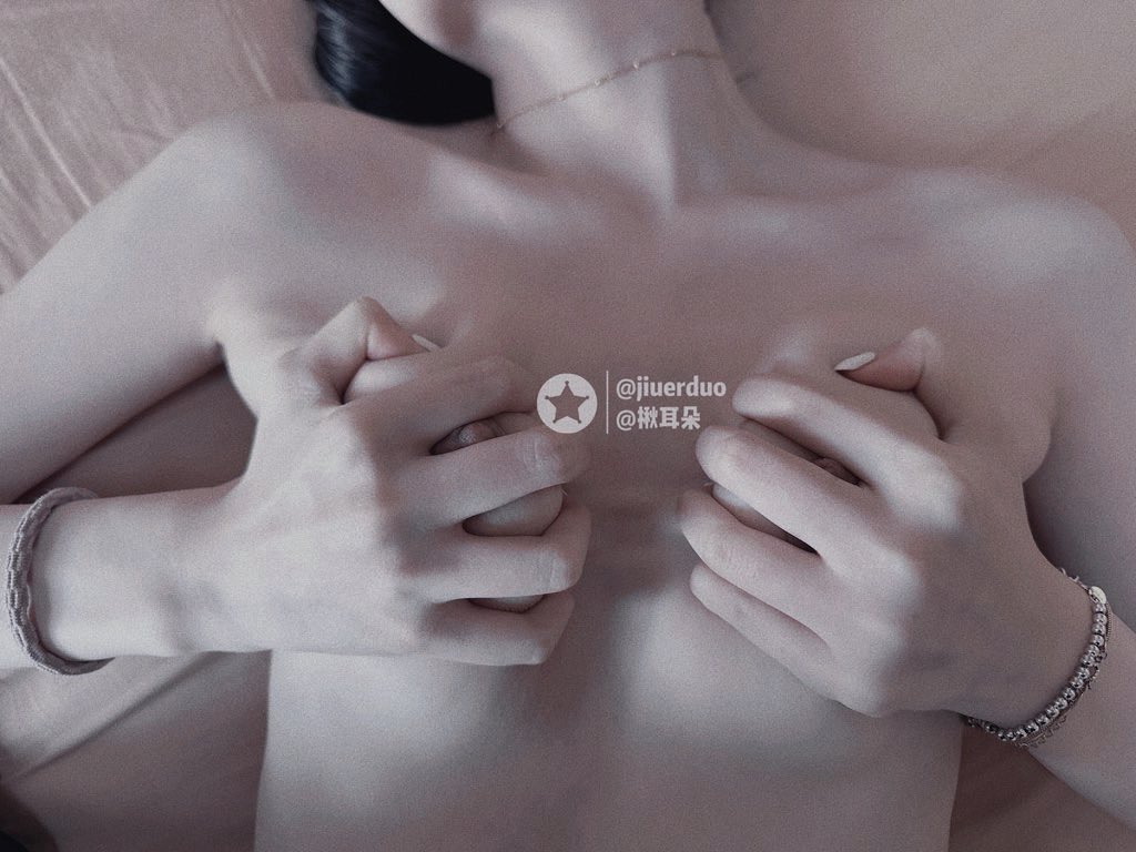 福利姬揪耳朵分享的黄推图片3 - 网红私拍内容