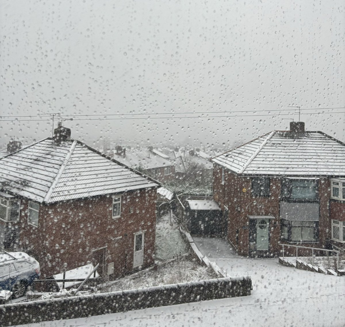 Removals in the snow, too dodgy to go back and do another load, so will finish it off on Sunday