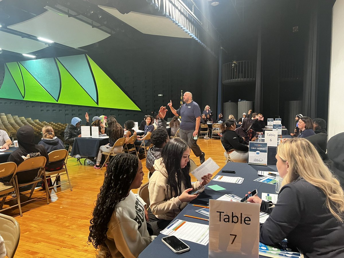 christywmoore's tweet photo. Chesapeake High students participated in Adulting 101 and learned about budgeting. Thank you to @FFFCUofMD for supporting and facilitating this effort @adfales @CTE_BaltCoPS @ChesapeakeHS @GrubbsMg https://t.co/xbzCc3rqzv