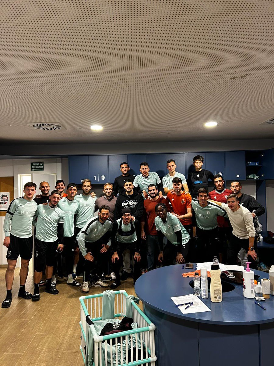 Visitas 🔁⚽️ Visita a nuestros compañeros de la Sociedad Deportiva Huesca, acompañado por nuestro delegado de AFE en Aragón, Adrián Ripa. ¡Ha sido un placer estar un rato con vosotros! Seguimos‼️ @afefutbol