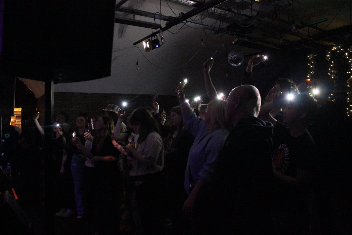 itspeacenpanic's tweet photo. Was a blast headlining on Sunday and a pleasure to play with @RiverHoundsUK and Pavilion Rd in London and Cardiff as well. Thanks so much to everyone that came we hope to see you all again soon! 🤘 https://t.co/SX70d0WyWC