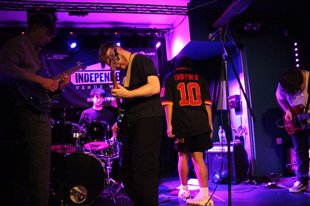 itspeacenpanic's tweet photo. Was a blast headlining on Sunday and a pleasure to play with @RiverHoundsUK and Pavilion Rd in London and Cardiff as well. Thanks so much to everyone that came we hope to see you all again soon! 🤘 https://t.co/SX70d0WyWC