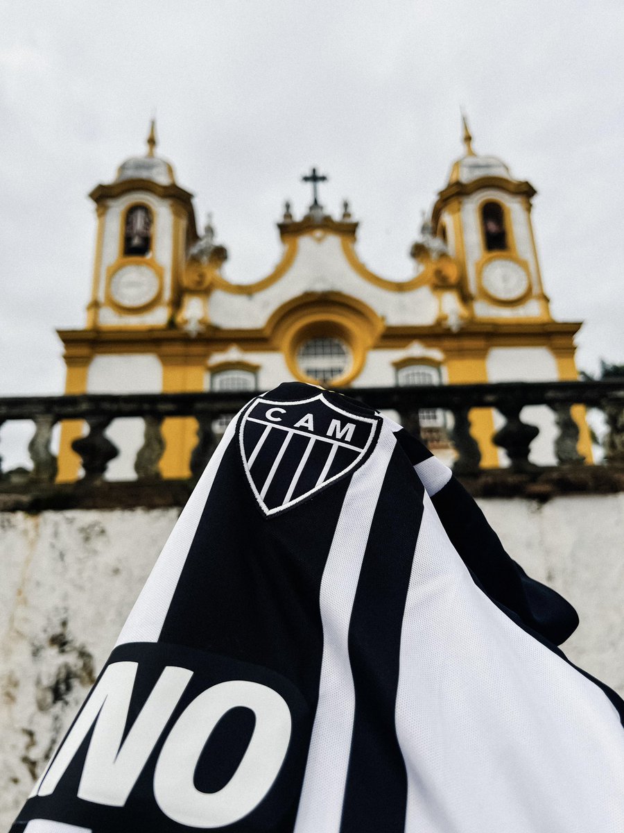 Atletico's tweet photo. O Galo, a cidade de Tiradentes e o cachorro caramelo: três dos patrimônios mais marcantes de Minas Gerais! 🔺🐕🐔 https://t.co/ZUhXCPaYGf