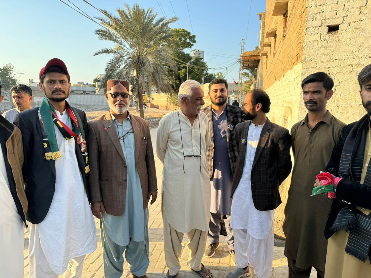 MohsinShahPSF's tweet image. Visited different polling station in Sukkur along my PSF officials and workers #Ps24 #NA200
@BBhuttoZardari @AseefaBZ
#چنو_نئی_سوچ_کو #VoteForTeer
