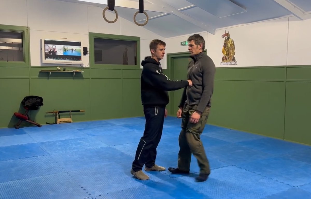 Demonstration of Systema progression into strikes. Strikes are as emotional as they are physical. In Systema we train to stay calm, professional &amp; even peaceful as we deliver &amp; receive strikes. Please see link 
#Demonstration #martialarts #Training 

fb.watch/q4B6jsil_h/?