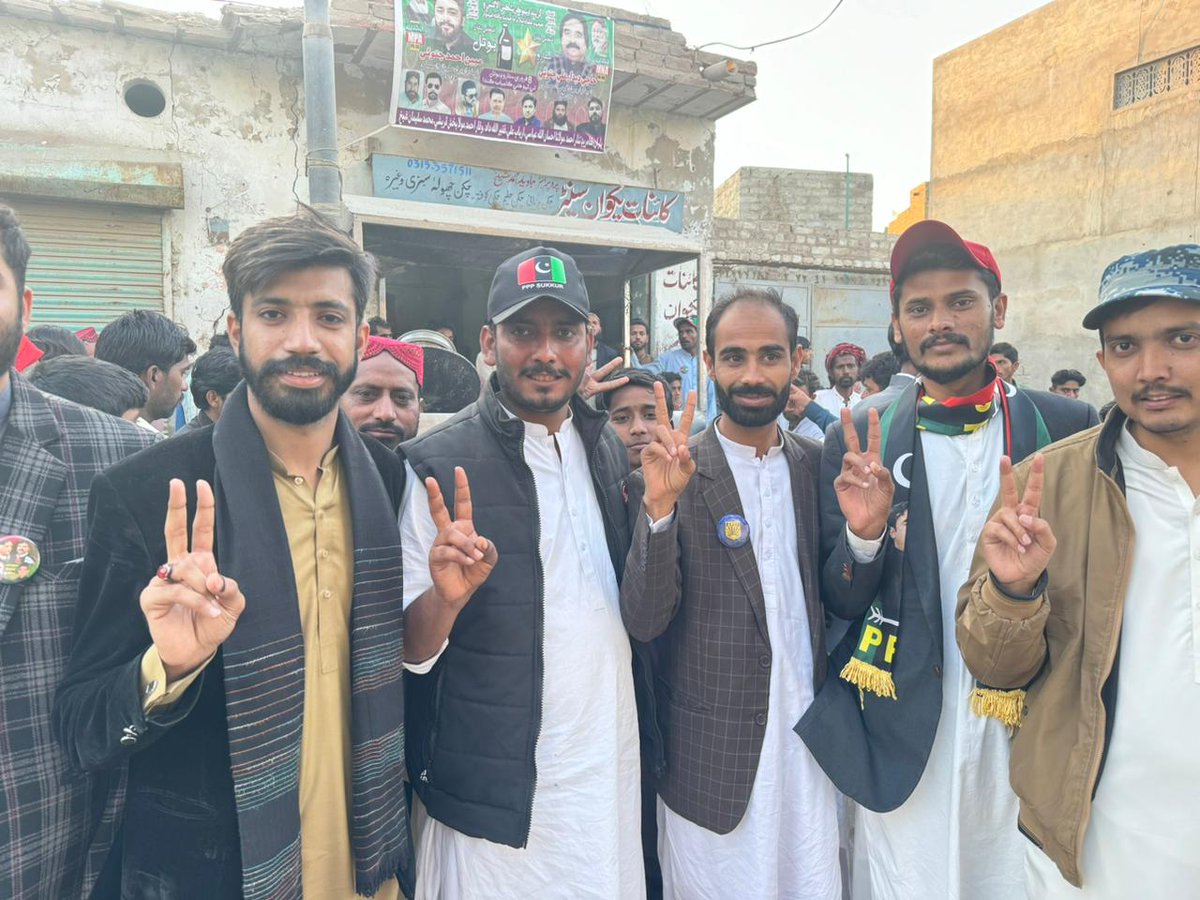 MohsinShahPSF's tweet image. Visited different polling station in Sukkur along my PSF officials and workers #Ps24 #NA200
@BBhuttoZardari @AseefaBZ
#چنو_نئی_سوچ_کو #VoteForTeer