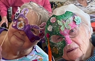 EVatBloomington's tweet photo. Evergreen Village residents take their party prep very seriously and will be in costume to celebrate Mardi Gras. Residents chose a white mask and began creating the Fat Tuesday spirit. We never miss an opportunity to gather and celebrate together. #mardigras #ittakesavillage https://t.co/tIHxnHV3vT