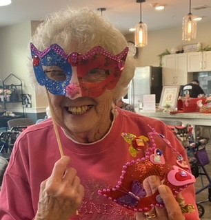 EVatBloomington's tweet photo. Evergreen Village residents take their party prep very seriously and will be in costume to celebrate Mardi Gras. Residents chose a white mask and began creating the Fat Tuesday spirit. We never miss an opportunity to gather and celebrate together. #mardigras #ittakesavillage https://t.co/tIHxnHV3vT