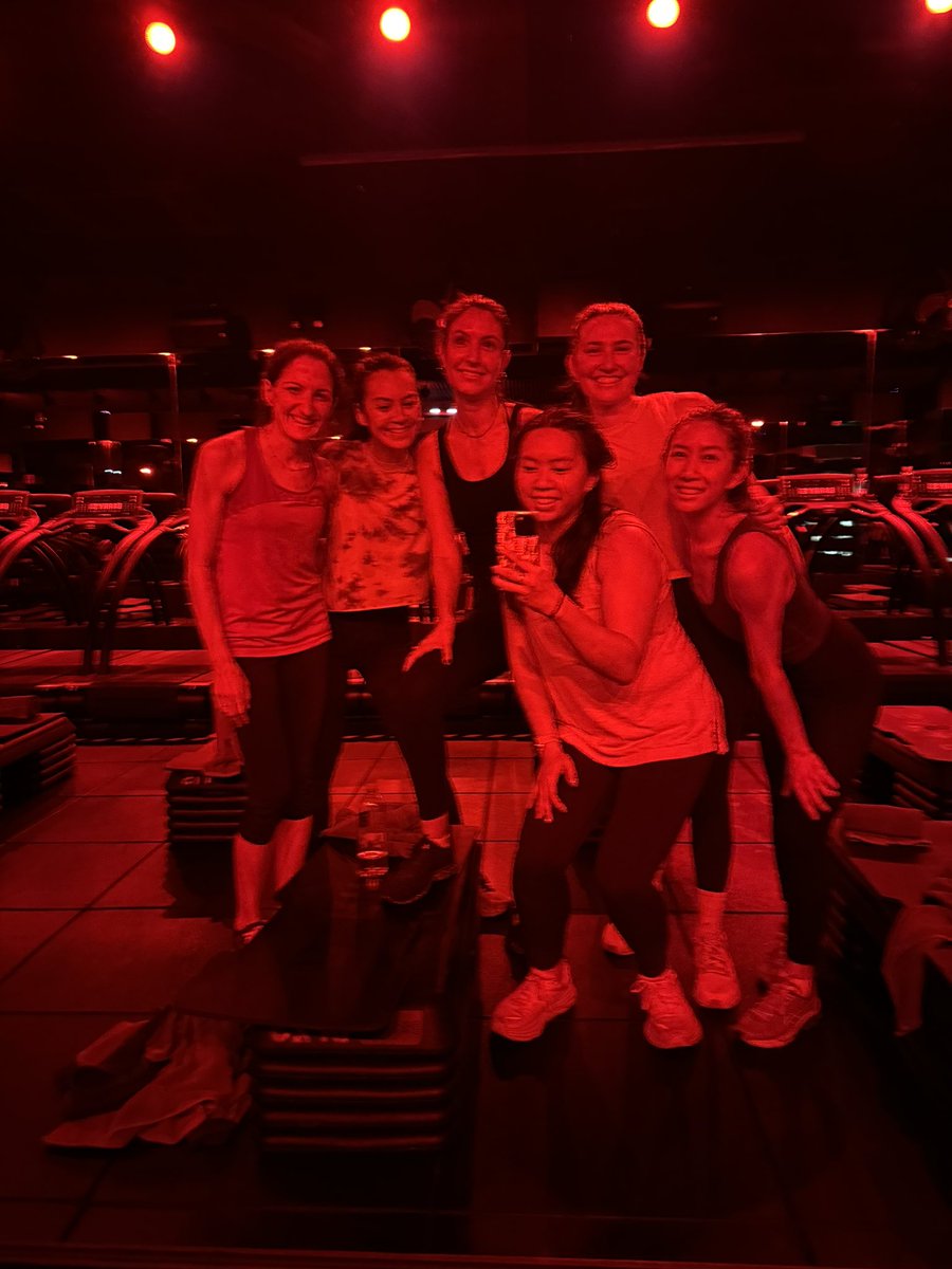 Here’s to celebrating Heart Month and National Women Physicians Day! 🫀💪🏼 #GoRedForWomen @BarrysBootcamp