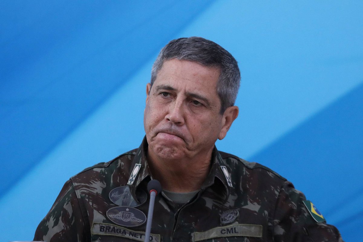GiardiniNoronha's tweet photo. 🚨PF prende Filipe Martins e Marcelo Câmara, ex-assessores de Jair Bolsonaro e faz busca e apreensão em endereços de Anderson Torres e dos generais Heleno, Braga Netto e Paulo Sérgio Nogueira.
GRANDE DIA
BOLSONARO NA CADEIA https://t.co/q710L4FVR2