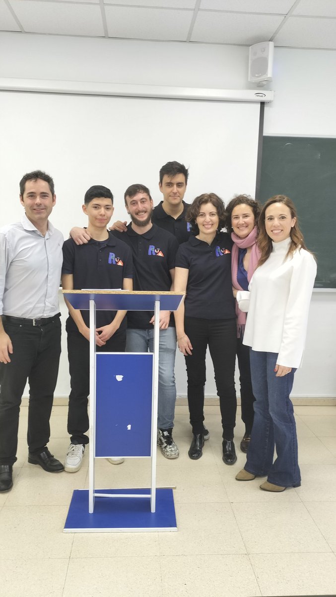 Hoy mis alumnos de EMC <a href="/Emprende_Rua/">Aula Profesional Emprendimiento IES Benjamín Rúa</a> han disputado la segunda fase del torneo de oratoria #cetysprotalent de <a href="/ufvmadrid/">Universidad Francisco de Vitoria</a> y @HumanAgeInsES <a href="/PaulaRojas80/">Paula Rojas</a>. Jornada llena de aprendizajes, donde han defendido q los estudios d FP son una opción + beneficiosa q los grados universitarios.