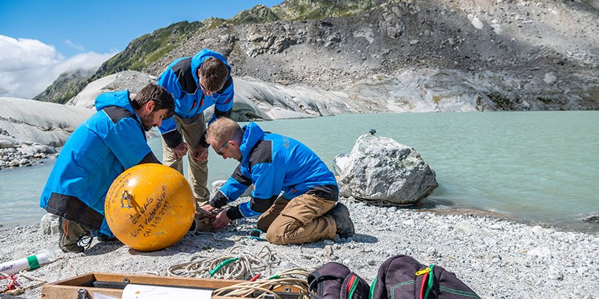 This is your chance 📢 We invite applications for a 2-Year Postdoctoral #Fellowship to conduct research in any field in the area of aquatic science and technology 💧🔬

apply.refline.ch/673277/1136/pu…

#postdoc #postdocfellowship #job