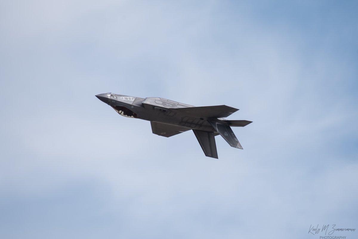 Inverted Lightning ⚡️🙃
*
#f35 #f35clightningii #f35lightning #f35demoteam #vfa125 #vfa125roughraiders #yellowstoneinternationalairshow #billings #bil #montana #aviationphotography #usnavy #marines #nikon #nikonphotography #veteranartist