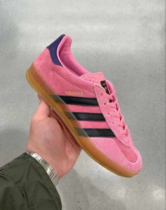 CaminoTV's tweet photo. La Gazelle Indoor "Gucci Fraise" 🍓

Lien affilié https://t.co/tiVEjmhYAJ  (130€) https://t.co/QY7lptKJgR